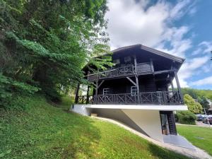 a building with a balcony on the side of a hill at Terme Olimia - Apartment Lipa 112 in Podčetrtek