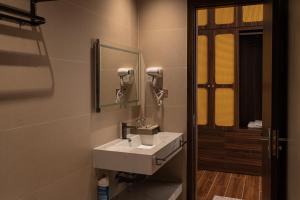 a bathroom with a white sink and a mirror at SOLANA VILLA Cửa Lò - Biệt thự nghỉ dưỡng cao cấp tiêu chuẩn 5 sao in Cửa Lô +15 photos