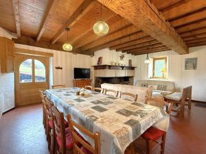 a large dining room with a table and chairs at Chez escarain in Arette