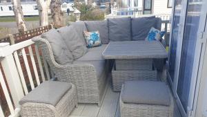 a porch with a couch and a table and chairs at K7 Annandale in Winthorpe