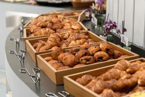 a bunch of pastries in wooden boxes on a counter at Hotel Sirena & Cucina in Cesenatico
