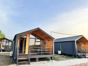 a house with a black roof and glass doors at Tosor Barnhouse in Tossor
