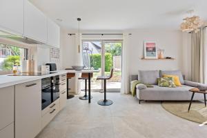 a kitchen and living room with a couch and a table at Appartment SPATZENNEST in Bietigheim-Bissingen
