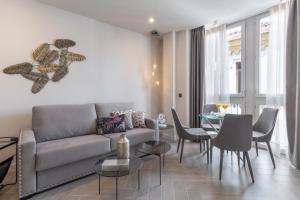 a living room with a couch and a table at Spa del Palacete in Málaga