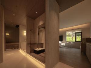 a living room with a couch in the middle of the room at Hayama Pagoda Villa in Taizhou +110 photos