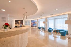 Svetainės erdvė apgyvendinimo įstaigoje Canyamel Classic & Spa, solo Adultos dar 80 nuotraukų