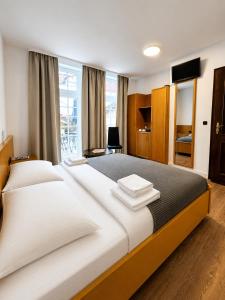 a bedroom with a large bed with white sheets at Hotel Borchers in Celle +45 photos
