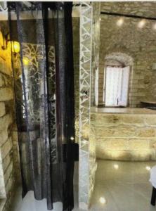 a room with a window with curtains and a mirror at Appartamento Centrale Apeneste in Vieste
