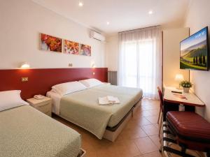 Llit o llits en una habitació de Eco-Hotel Edy 49 fotos més
