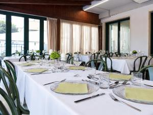 a set of tables with white tablecloths and napkins at Hotel Ristorante Selene in Alba Adriatica +33 photos