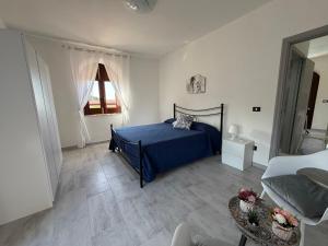 a bedroom with a blue bed and a window at Casa Relax in Gaggi