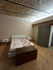 a bedroom with a bed and a wooden door at Il Nido in Anghiari