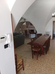 a living room with a table and a couch at Villa rinalda Francavilla in Francavilla Fontana +14 photos
