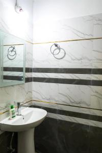 a bathroom with a sink and a mirror at Daisy Homestay Dirang in Dirang Dzong +16 photos