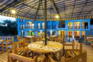 a patio with a table and chairs and a building at ApartHotel Prostor in Kavarna