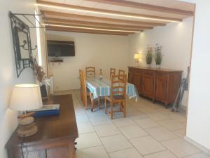 a kitchen and dining room with a table and chairs at La Fontchaude, gîte de charme au cœur de la nature à Cabrespine in Cabrespine
