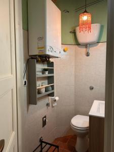 a small bathroom with a toilet and a sink at Civico 15 in Antrosano