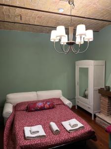 a bedroom with a bed with towels on it at Civico 15 in Antrosano