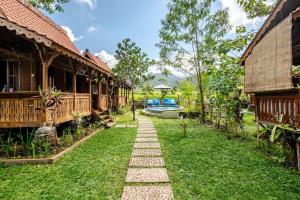a path in the yard of a house at Green Labak 1 in Silebeng
