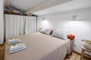 a bedroom with a bed with two towels on it at Le Mas de la Rode in Saumane