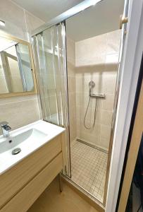 a bathroom with a shower and a sink at Studio avec Wi-Fi, à 5mn de la Centrale du Bugey in Loyettes