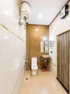 a bathroom with a toilet and a sink at Hotel Prabh Aasra Near Shree Ram Mandir in Ayodhya +18 photos
