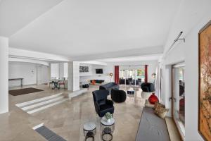 a living room with a couch and chairs at Villa Konstantina in Orasac