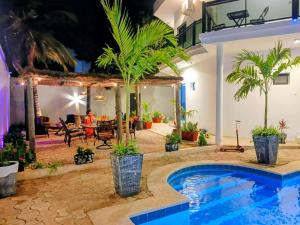 a villa with a swimming pool at night at Izuba chambres avec vue sur piscine in Ngaparou