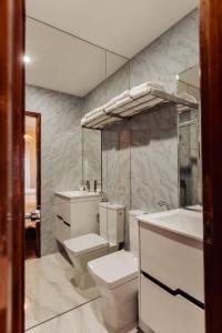 a bathroom with a toilet and a sink and a tub at Vistas da Villa in Cabeceiras de Basto +8 photos