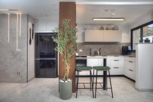 a kitchen with two stools and a potted plant at דיאמנט - Diamond in Safed