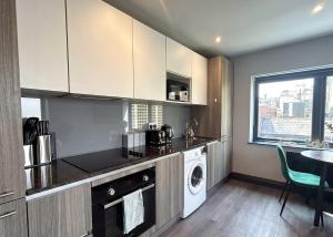 a kitchen with a washer and dryer next to a window at Spacious one bedroom flat- super fast Wifi - slp4 -SHIP02 in Brighton & Hove +1 photo