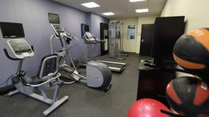 a gym with cardio equipment and exercise bikes at Dyersburg Hotel in Dyersburg