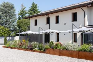 a house with umbrellas in front of it at Vigne del Malina - Agriturismo & Winery in Orzano
