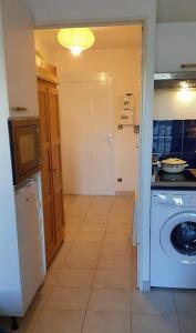 a kitchen with a sink and a washing machine at Plouf in Saint-Hilaire-de-Riez