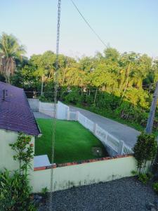 a backyard with a yard with a swing at Hostel e Pousada Vó Lili in Joinville
