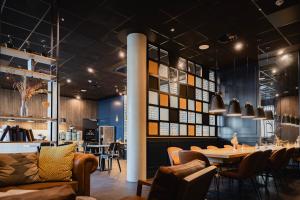 a dining room with a table and chairs at Ibis Budget Singen 24h geöffnet in Singen
