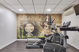a gym with several exercise bikes in a room at Appart'hôtel Odalys City - Toulouse Centre Gare in Toulouse