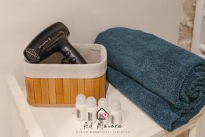 a hair dryer in a wooden container next to a towel at Il Gioiello di Frieda - in centro a Muggia in Muggia +15 photos