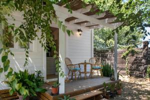 a porch with a table and chairs on it at Tiny House La Loma in Barbate