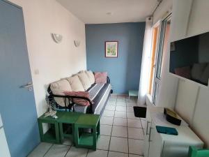 a small living room with a couch and a table at Port Aloès in Cerbère