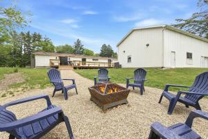 a group of blue chairs sitting around a fire pit at Cozy Haven in Three Oaks