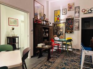 a room with colorful chairs and a table at BRIC à BRAC eclectic rooms in Uggiano la Chiesa