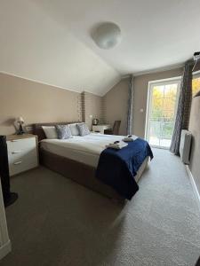 a bedroom with a large bed and a window at Szafirowy Dwór Hotel & Restauracja in Gliwice