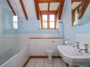 a bathroom with a sink and a toilet and a tub at Stowey Mead Stables in Bristol +50 photos