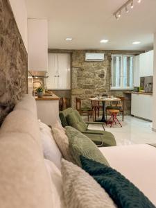 a living room with a couch and a kitchen at Casa Bossa Nova in Fundão
