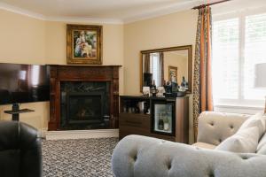 a living room with a couch and a fireplace at Riverbend Inn & Vineyard in Niagara-on-the-Lake
