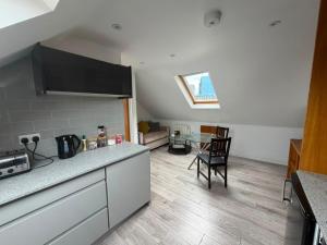 a kitchen with a counter top and a table at One Bed Flat Close to Station & River in Reading