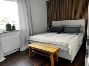 a bedroom with a bed and a wooden table at Kling am See in Friedrichshafen