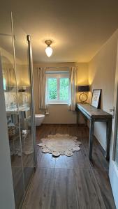 a bathroom with a bench and a sink and a window at Kirchstett in Sankt Wolfgang