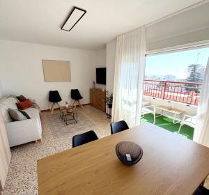 a living room with a table and a couch at Apartamento SOLYMAR Chipiona in Chipiona